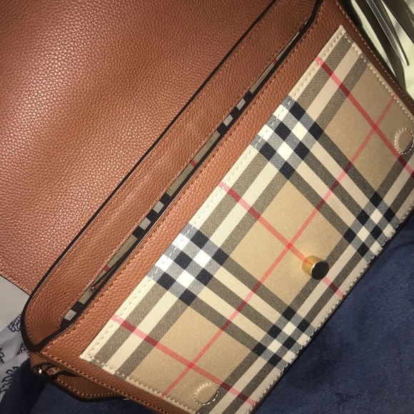 Burberry purse - Picture 1 of 4